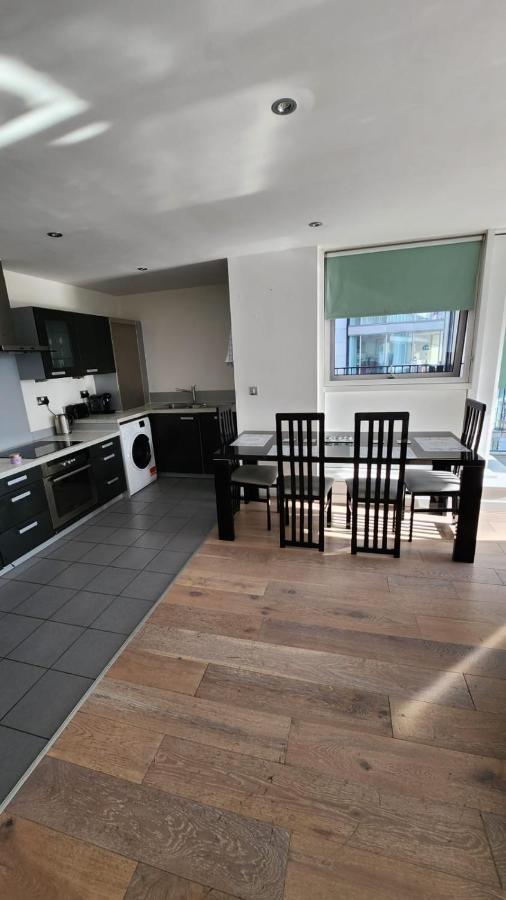 Luxury 2 Bed Apartment Excel Londen Buitenkant foto