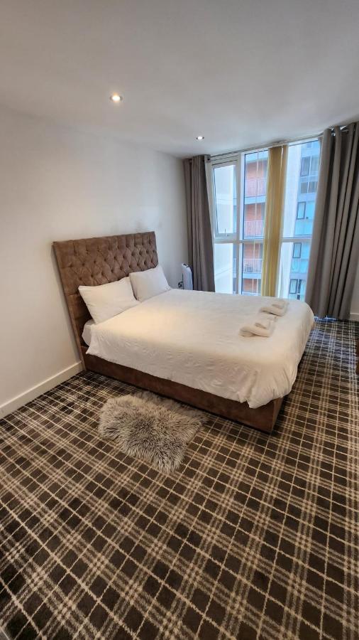 Luxury 2 Bed Apartment Excel Londen Buitenkant foto