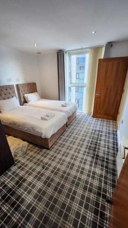 Luxury 2 Bed Apartment Excel Londen Buitenkant foto